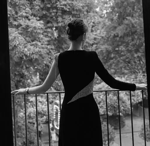 6位中年女星背影杀年近半百仍似少女胖一丝累赘瘦一点没味