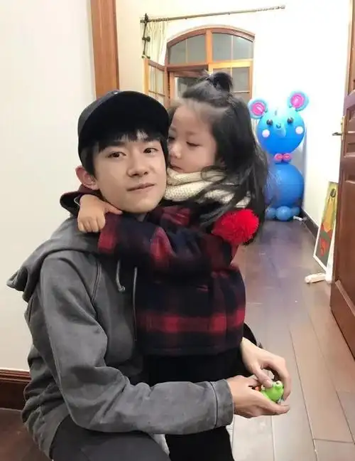 献吻易烊千玺,饰演小李尖尖,盘点"小葱花从尚"的童星成长之路