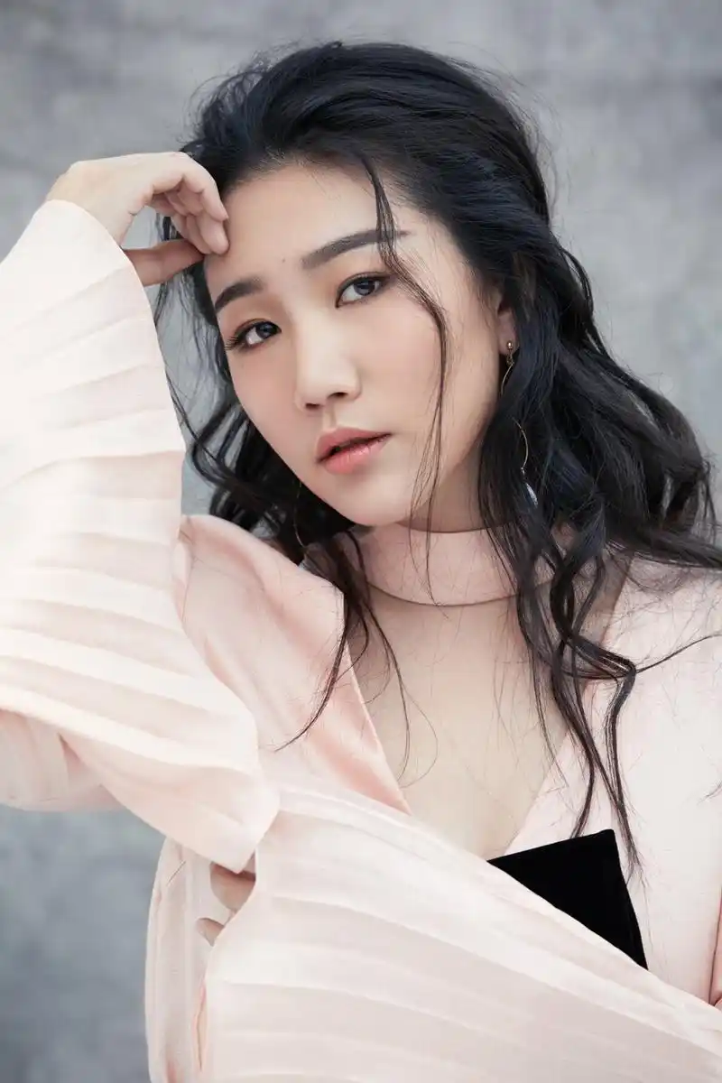 组图孙露全新唯美写真曝光新单曲将上线