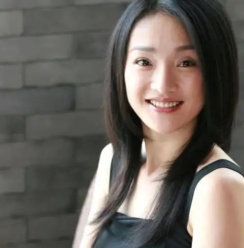 事实证明49岁无人敢娶的周迅已经走上了另一条道路