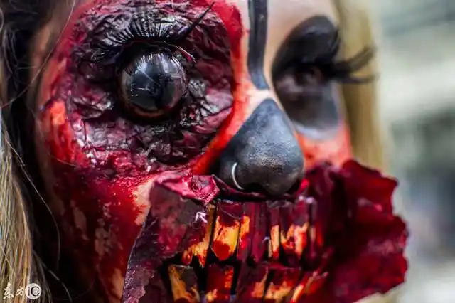 很多人都看过《电锯惊魂》这系列的电影,看了让人很难受,既恐惧又恶心