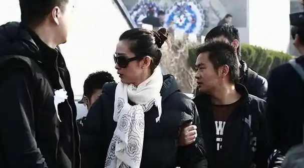 李钰:33岁患癌离世,男友汪雨今已结婚生子,母亲的坚持让人感动