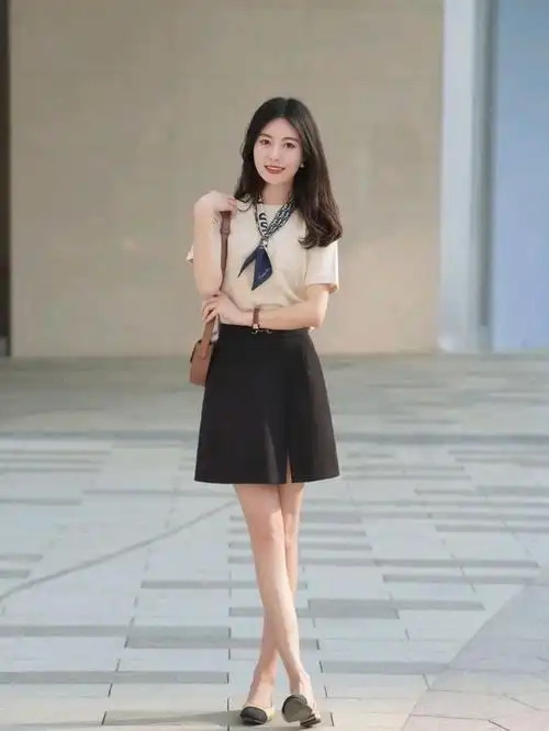 黑色短裙应该怎么搭配呢?