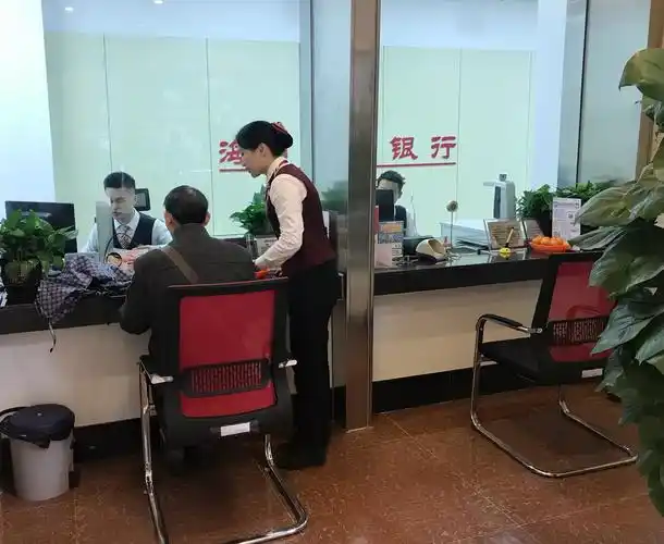 海口农商银行海府支行和红城湖支行迎来乔迁之喜