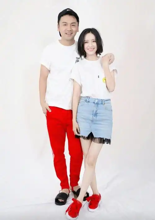 生活一直处于保密状态,直到前几天才得到了曝光,雷佳音的老婆叫翟熙飞