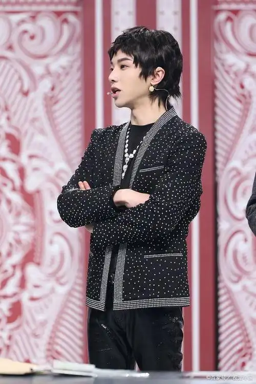 华晨宇家庭背景太厉害家族经营贵重金属个人才华也是难能可贵