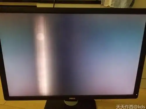 电脑显示器故障,很急!已更新照片,懂的进!谢谢!