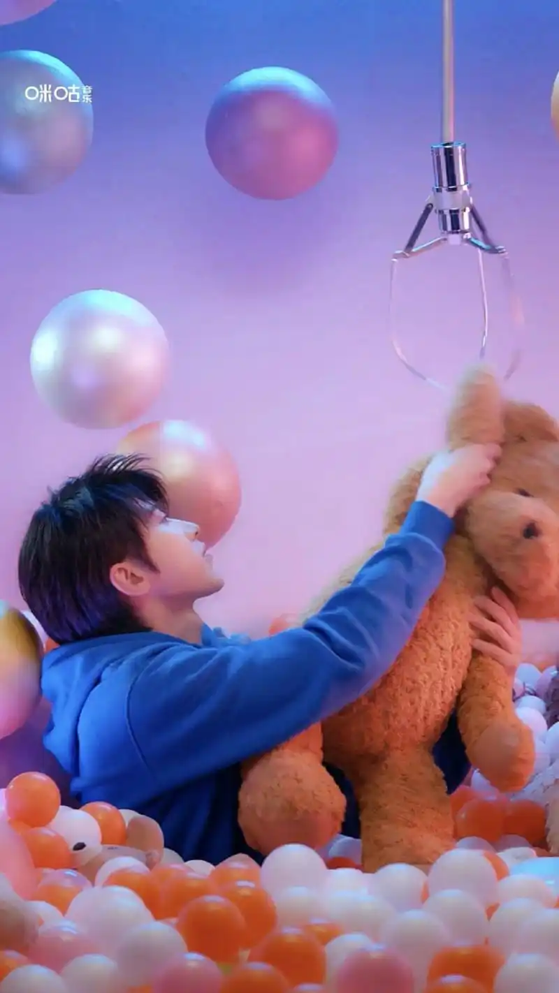 蔡徐坤壁纸你我本素未谋面我却隔着屏幕对你动了情