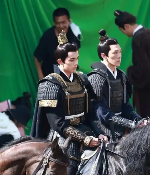 星汉灿烂路透吴磊穿盔甲意气风发与赵露思同框cp感十足