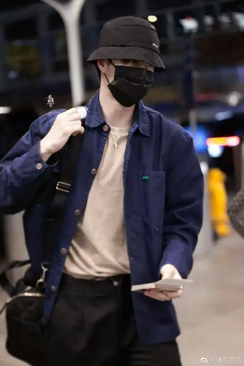 王一博今日回国路透##王一博回国机场饭拍