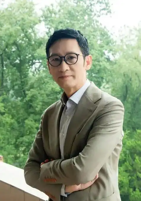 配角专业户王劲松:一句"不要脸",撕开多少明星的遮羞布