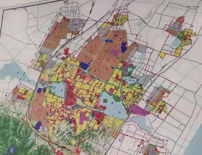 以及之前文章中出现的规划局文章都显示出,宜兴高铁西站位于红塔附近