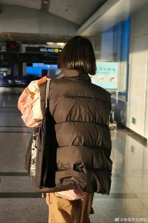 李溪芮粉丝也拍到李溪芮北京飞长沙的机场图了,这是报名最快的一次吧