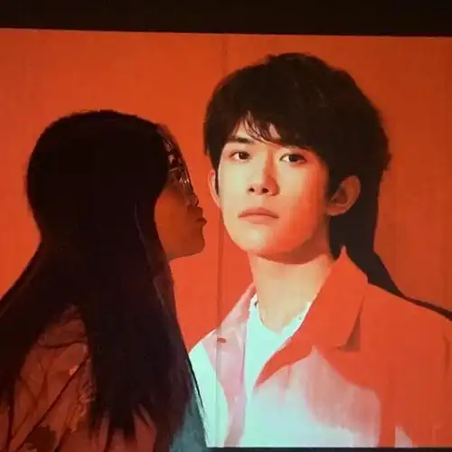 氛围感绝了易烊千玺和他的圈外女友