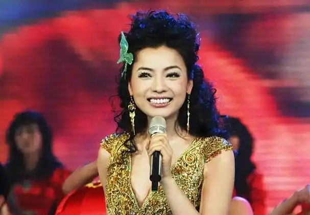 民歌天后陈思思嫁给青歌赛冠军师鹏生一女今46岁气质依旧动人