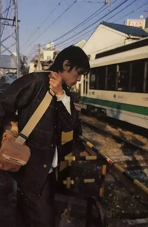 周杰伦早年写真 真的好青涩