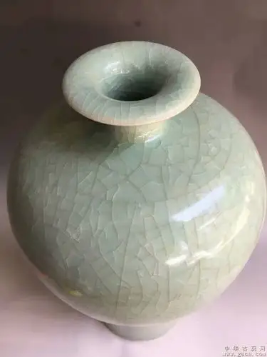 南宋冰裂纹龙泉梅瓶