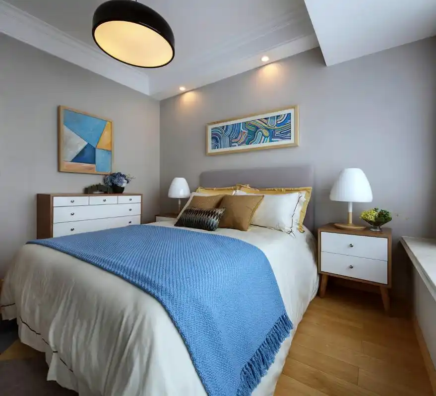 二居室现代简约卧室装修效果图