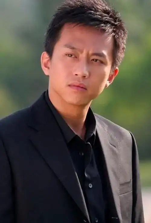 邓超个人资料(北漂住窝棚,大姐患癌,父亲得尿毒症,他拼命拍戏挣钱)