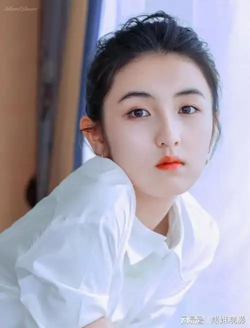 00后演员张子枫娱乐圈里最美的女神颜值与演技并存