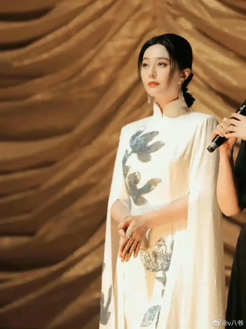 国风古韵 #范冰冰柏林红毯 温婉大气的长相真美啊!9999 - 抖音