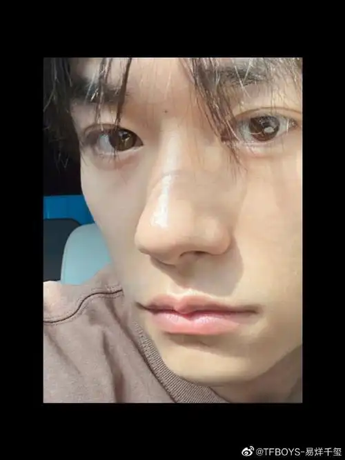 四和四的鼻子91  @tfboys-易烊千玺01  #易烊千玺月末碎片##四字