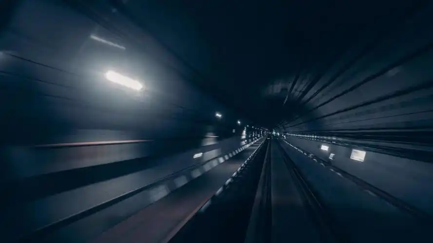 地铁里的光,高清壁纸,风景图片-回车桌面