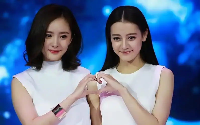 嘉行2023艺人合集没有杨幂王骁了,嘉行也太留不住人了吧_迪丽热巴