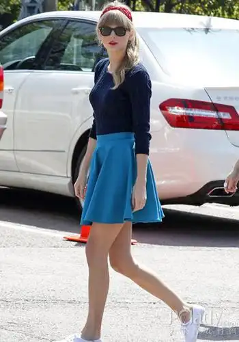 简约轮廓迷你款式a字裙回归塑美腿