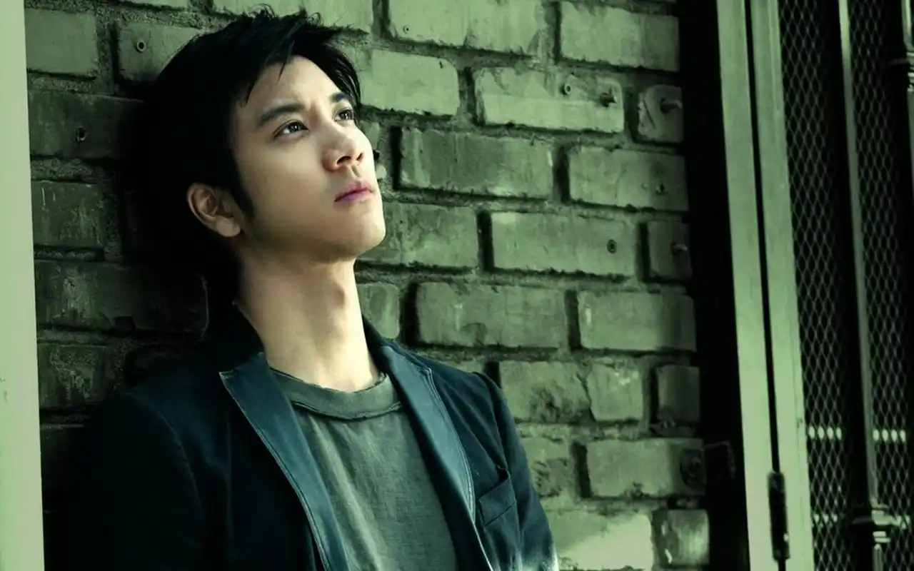 1,#王力宏工作室辟谣声明# 网传王力宏"与他人四人