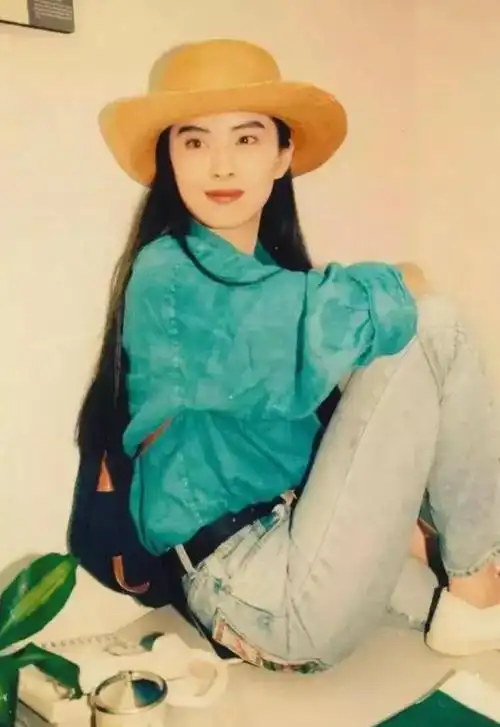 看了90年代"港风穿搭"才发现:不露大腿不露腰,美得更优雅得体