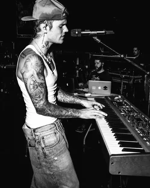 好帅贾斯汀比伯justinbieber最新表演新写真