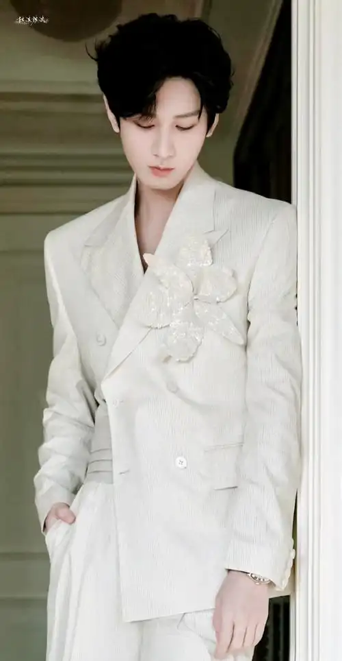 成毅立体莲花西装##成毅 真诚