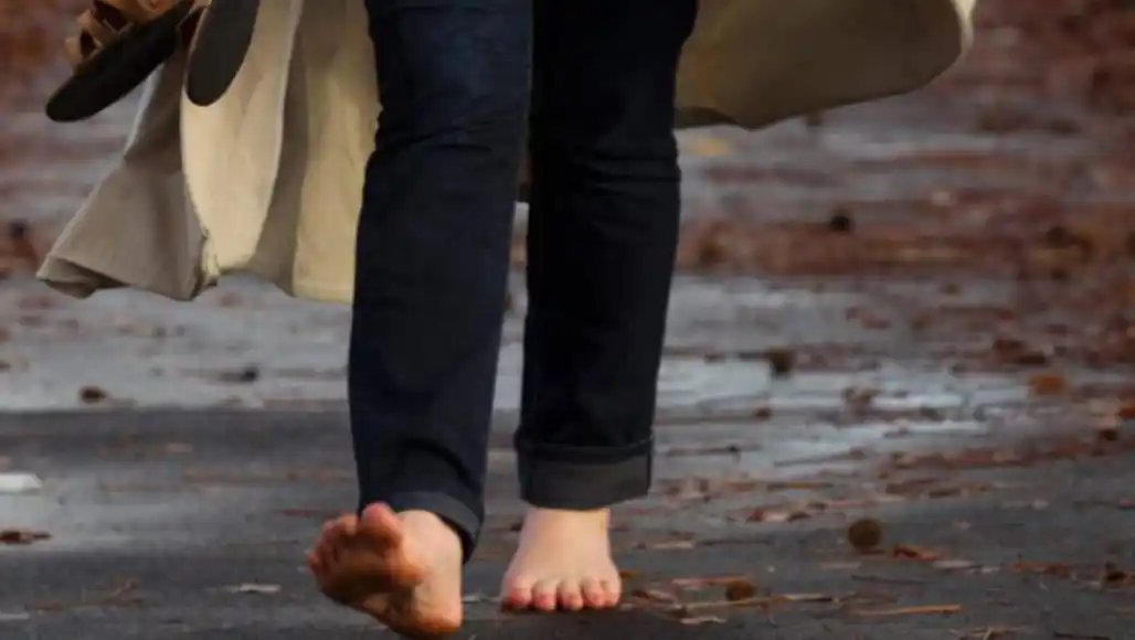 新西兰独特的"光脚"文化,多数人出门不爱穿鞋,始终光着脚丫