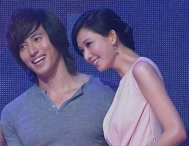 他们俩做模特时认识的,言承旭火了后恋情就曝光了.