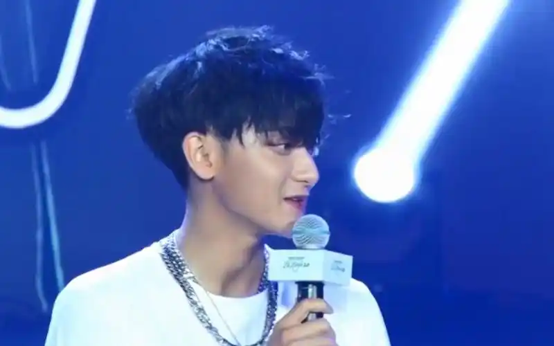 黄子韬宣布取消广州演唱会 因持续高烧出现失声情况