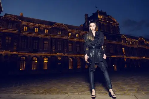 范冰冰图片 范冰冰路易威登 2018早春系列黑色套装性感图片