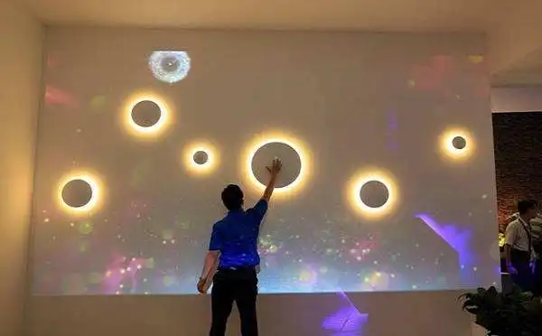 墙面互动投影的应用形式及特点