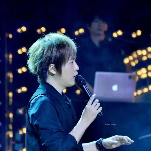 2014年8月26日 21:36   关注  陈信宏 五月天 阿信 评论 收藏