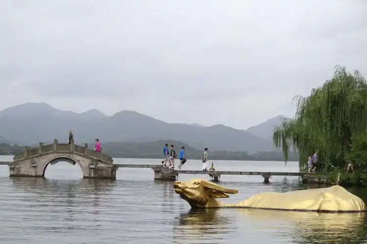 西湖,雷锋塔,断桥美的传说……摄于杭州