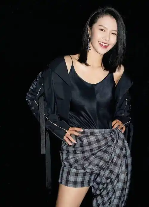 "蜜桃臀"训练计划,成就38岁谭维维的劲爆好身材,一起来看看_健身_造型