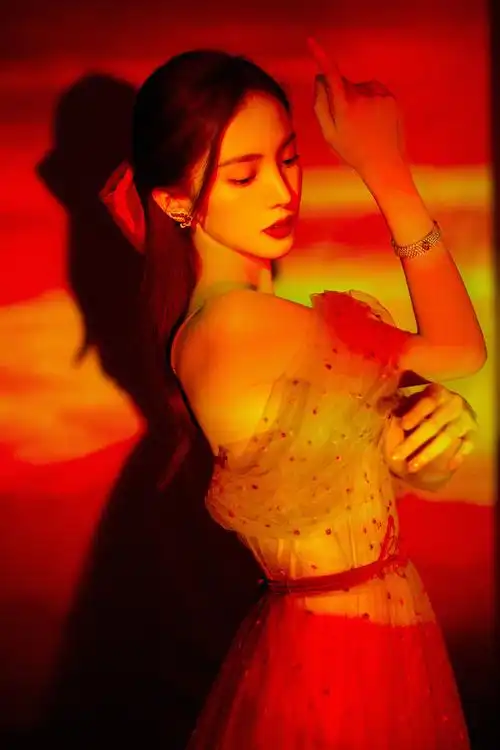 30 金晨】叮咚!@金晨 出席江苏卫视一千零一夜晚会美图来袭!