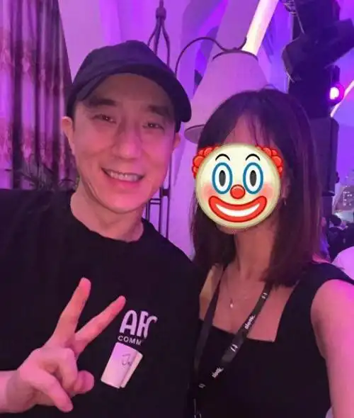 房祖名柯震东新加坡聚会,两人再次同框惹争议,网友称其五毒俱全