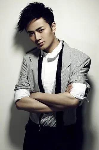 中国内地男演员——余少群