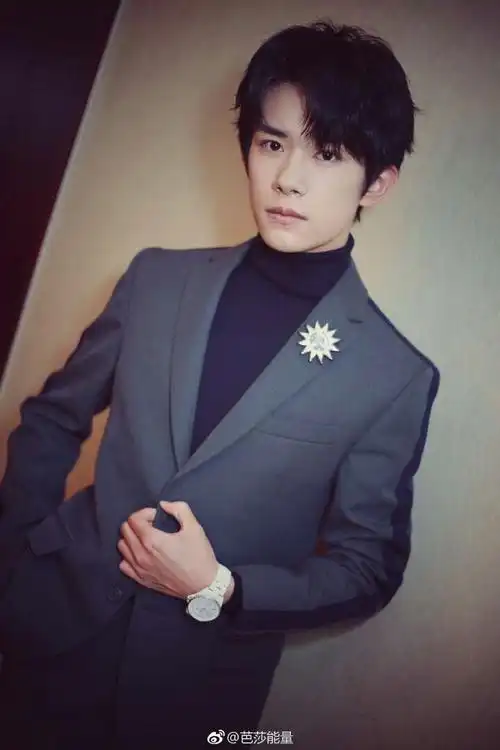 易烊千玺整容了吗?突然变帅! 第3张