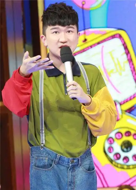 张大大天天倒挂求长高与武艺成难兄难弟