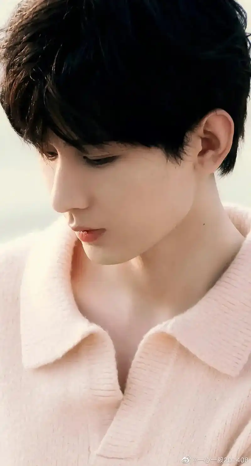 好喜欢ee干净清冷的气质#成毅 #正能量满满的的演员 #向全 - 抖音