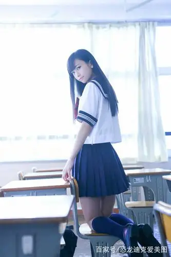高挑女神的教室水手服写真