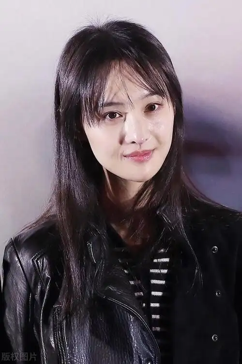 网曝郑爽无法脱身豪宅降价2000万没卖掉工作停止变卖资产