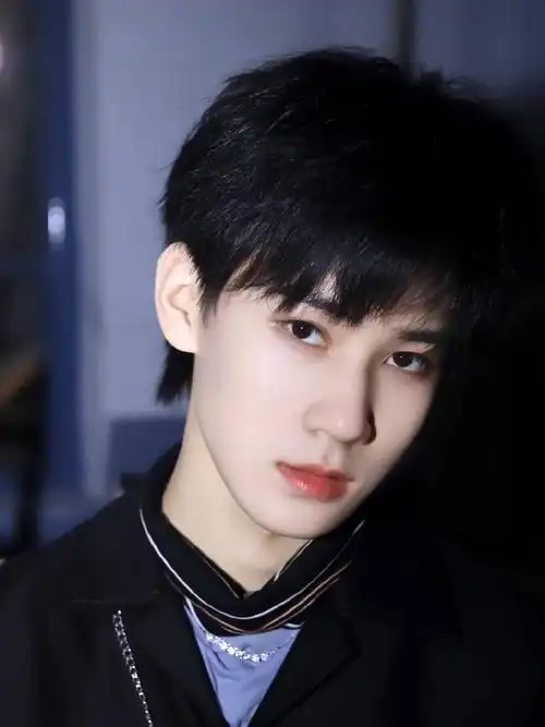 夏日少年派上线,帅气体委张真源,自信阳光好少年.『张真源.